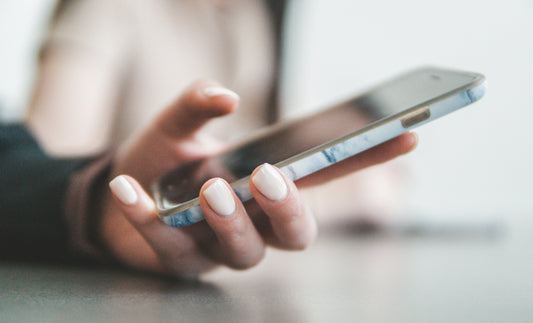 ¿Sabías que tu celular contamina más de lo que imaginas? Así puedes reducir su impacto