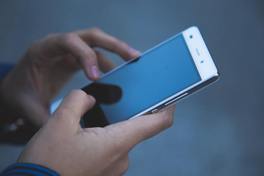 Cómo comprar un celular usado en México sin que te estafen (o te vendan un “clon”)