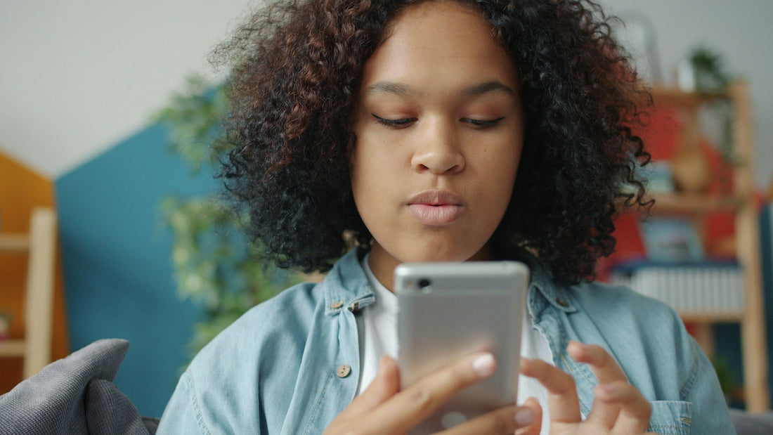 El primer celular de mi hijo: guía para padres responsables
